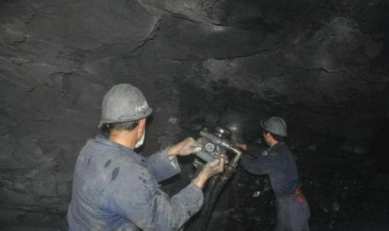 井下的煤矿工人